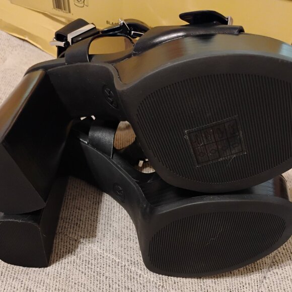 Michael Kors Colby platform chunky sandal - Picture 4 of 7